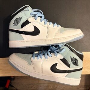 Nike Air Jordan Sneakers in Black and Light Blue - Mens 10.5